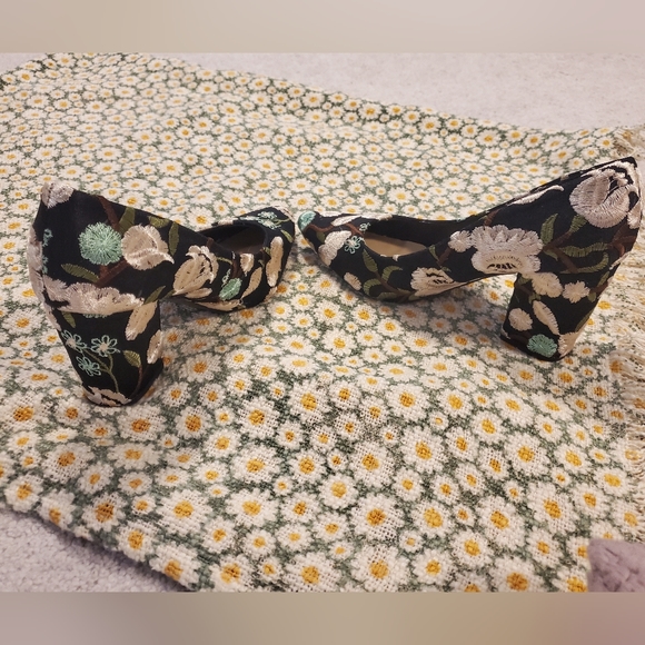 Metallic Embroidered Rampage Heels (EUC) - Picture 5 of 5